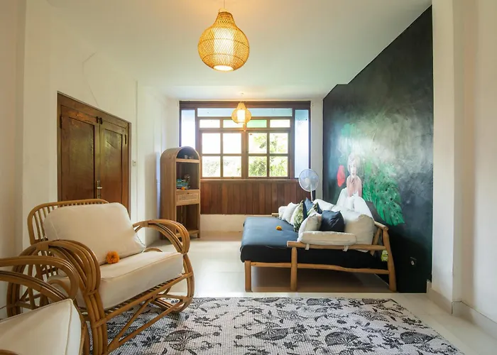 Monroe 3br Luxury With Concierge Netflix Private Pool 900m To Villa Seminyak